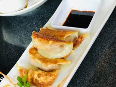 香脆猪肉饺子配以特制酱汁-WOLFGANG PUCK KITCHEN & BAR(迪士尼小镇店)