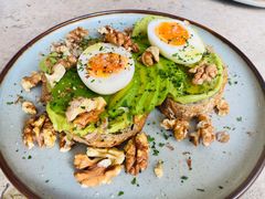 牛油果煮蛋吐司-RAC BAR(安福路店)