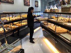 面包甜点陈列柜-丽莎蓓甜CAKE生日蛋糕·动物奶油(石家庄店)