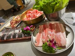 -围炉肉舍•炭烤活鳗•丹东海鲜烤肉(步行街店)