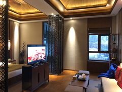 房间客厅-大连金石滩绿发温泉假日酒店