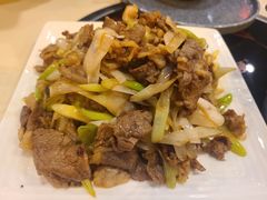 葱爆羊肉-生活本该如此北京小馆(周庄嘉园店)