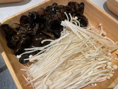 -左庭右院鲜牛肉火锅(金山万达店)