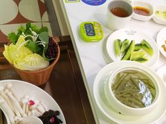 -洪氏嗨捞·广东猪肚鸡·椰子鸡火锅(西咸万象城店)
