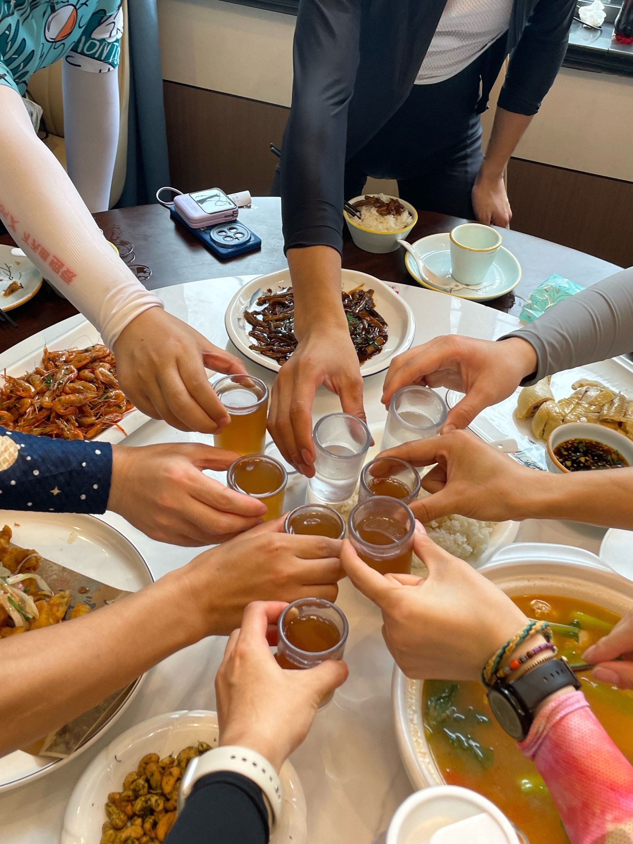 大圆桌下的友情时光.第二次来真不错,味道好的