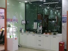 -茂菊口腔连锁(浦东南路店)