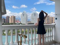 -芭黎人江景轻奢酒店(告庄西双景星光夜市店)