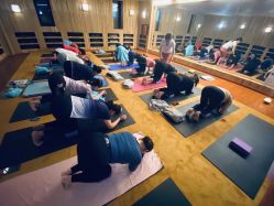 -威思丽高温瑜伽会馆