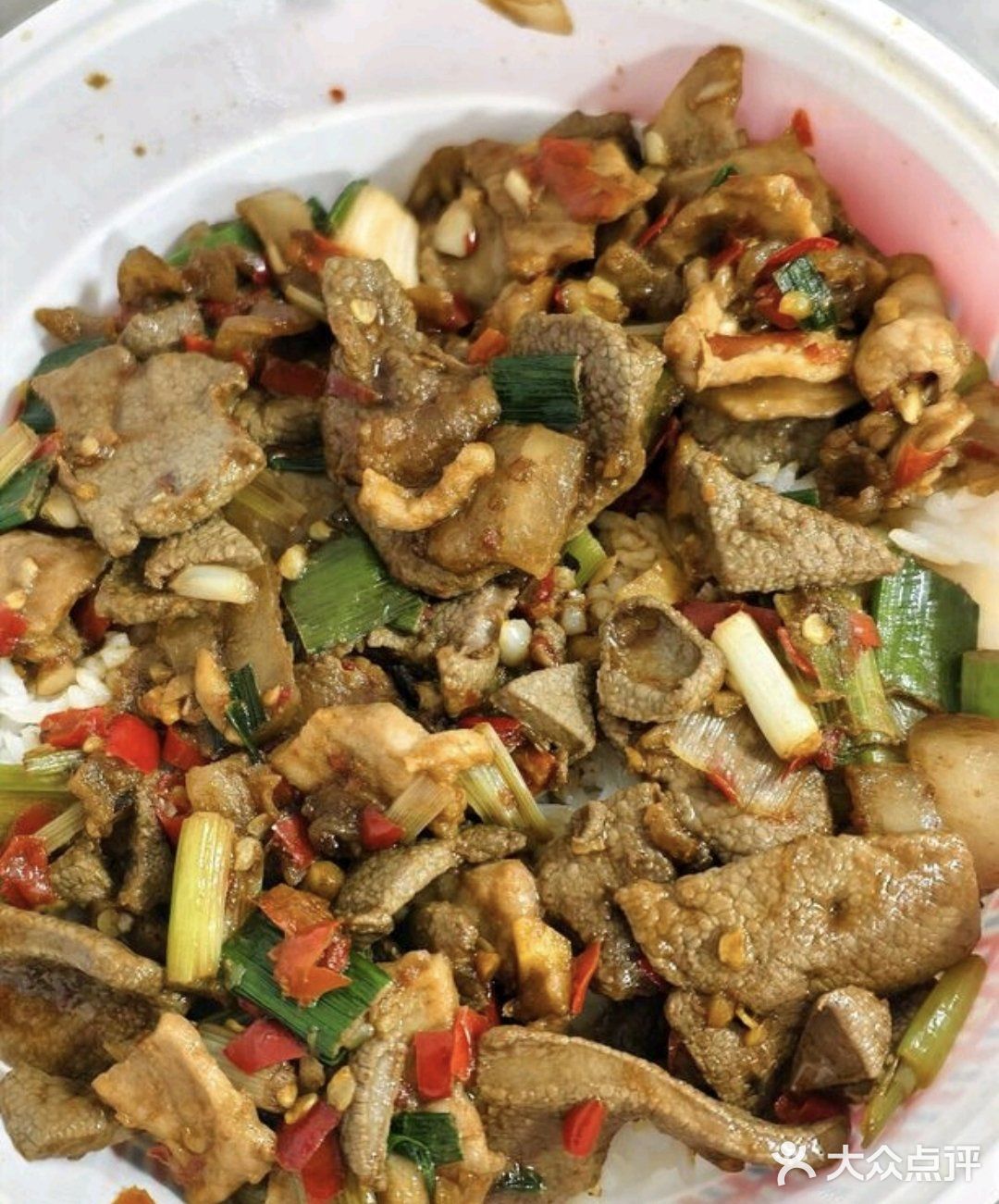 今天的午餐有点辣，盖码饭好吃