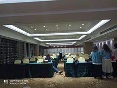 -武汉光谷广场杨家湾地铁站怡程酒店