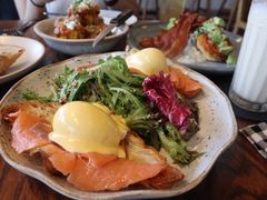 熏三文鱼班尼迪克蛋-ROAST coffee & eatery