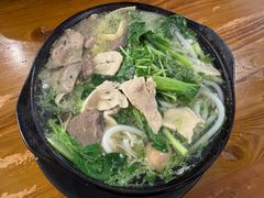 -丽虹云南过桥米线(兴工街店)