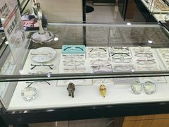 -光明眼镜·蔡司授权(徐泾店)