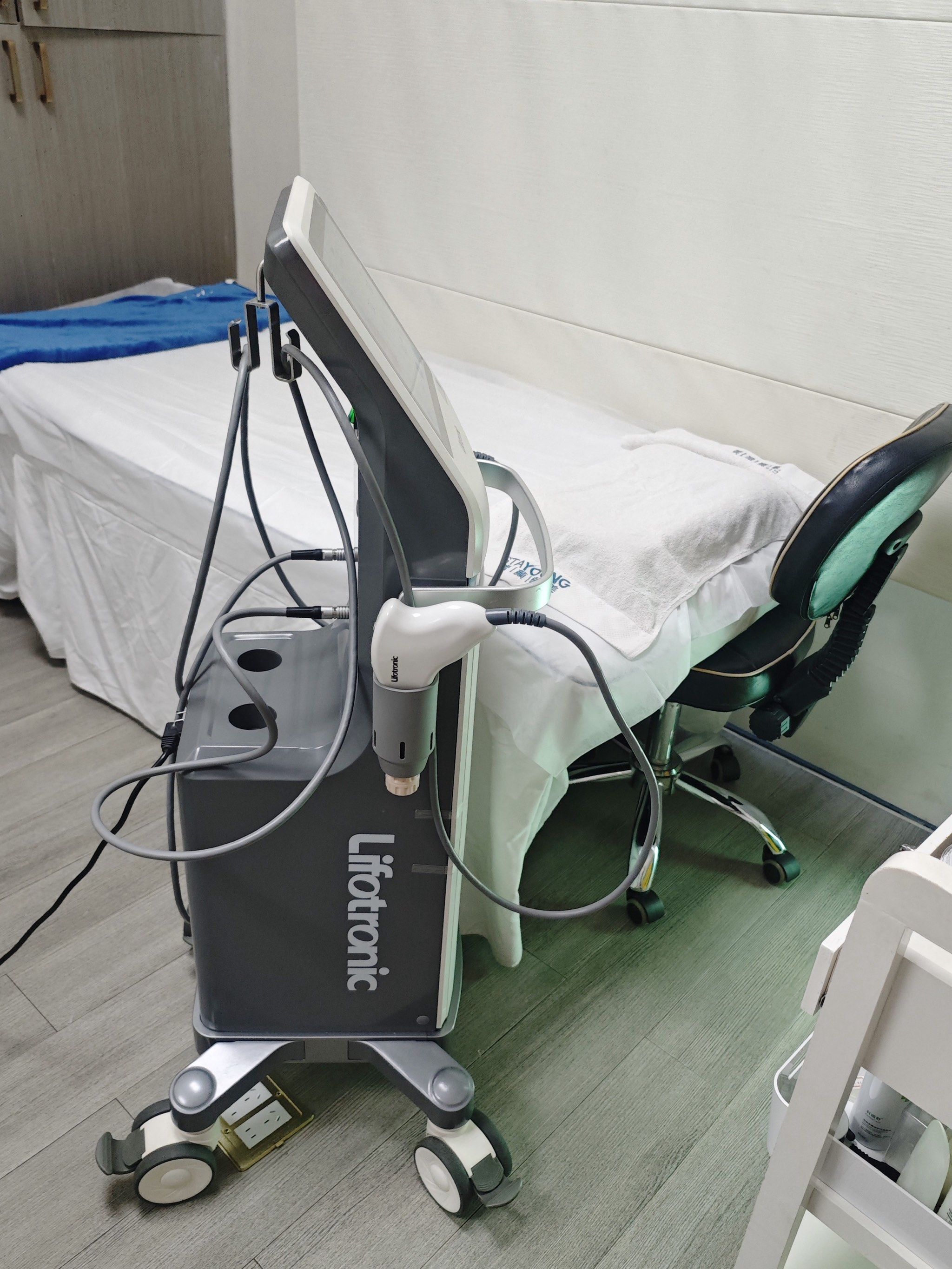 冷拉提做两次了,口角纹淡了很多