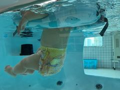 -蓝鲸奇亲子游泳俱乐部