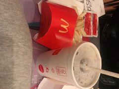 -麦当劳(汉口火车站候车室店)