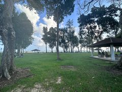 -东海岸人工湖美食村