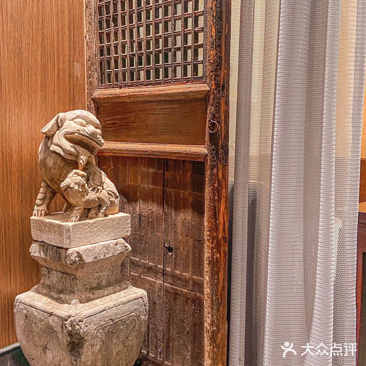 品武汉味道|汉街古风餐厅天花板