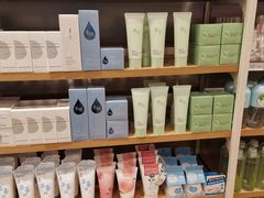 -名创优品(北京新中关购物中心地铁层店)