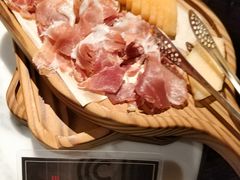 -恰餐厅及酒吧 CHAR Bar & Grill (北京丽都皇冠假日店)