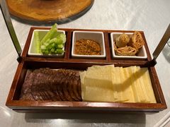 老北京煎饼卷酱肉-京味斋·烤鸭·北京菜(安贞店)