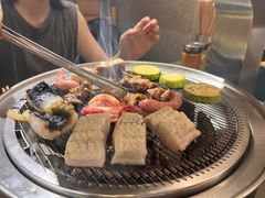 -围炉肉舍丹东海鲜烤肉·烤活鳗(步行街店)