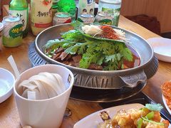 -喇喇排骨火锅·传统韩式脊骨汤(望京西园总店)
