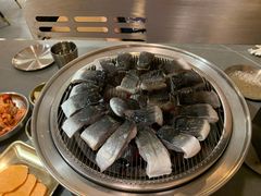 -围炉肉舍•炭烤活鳗•丹东海鲜烤肉(步行街店)