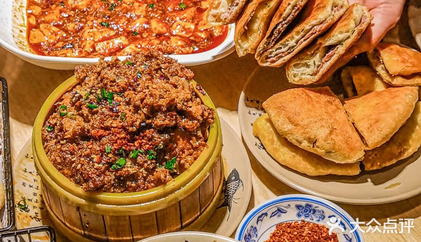 排队王来双子塔了👑跷脚牛肉只要💰1r