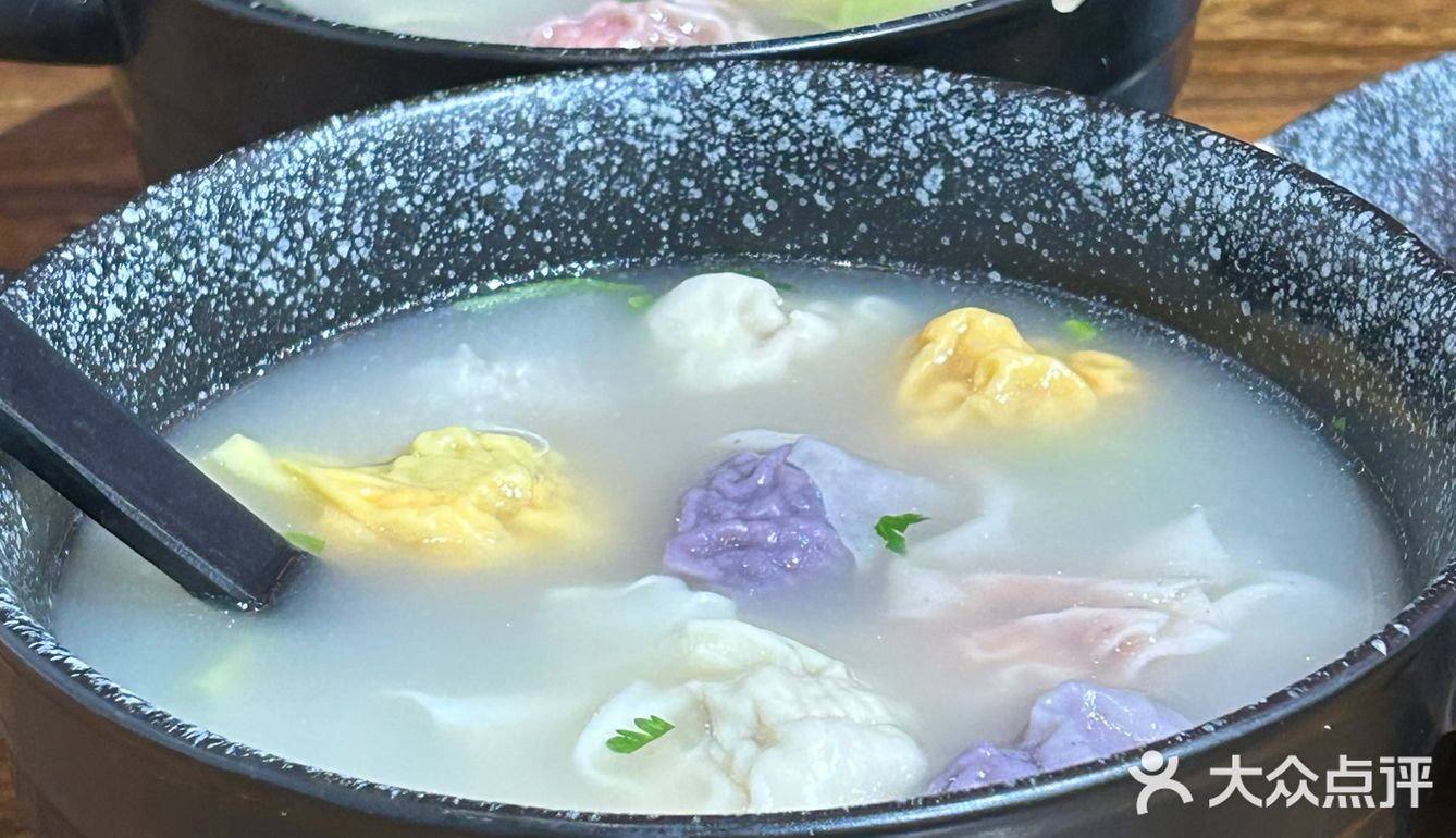 青岛老城区的鱼汤混沌，好吃[强]