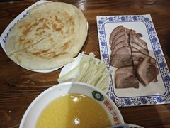 -老天桥酱肉烧饼夹肘子(天桥店)