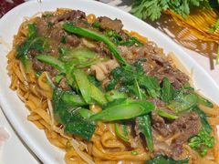 招牌湿炒牛河-潮泰牛肉火锅 · 创于1992年(车公庙店)