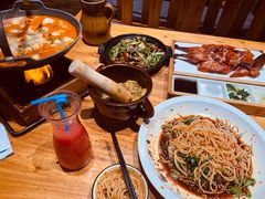 -老滇山寨•云南特色菜•地方菜•民族风情歌舞表演(金碧店)