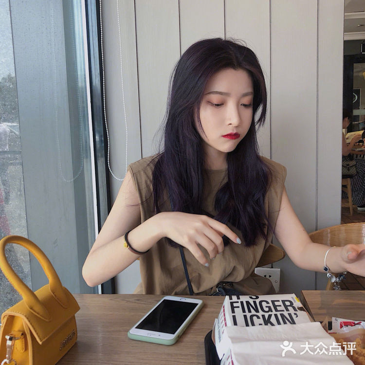   低调欧美风深葡萄紫  不漂发也可以美美哒 