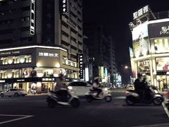 -六合夜市