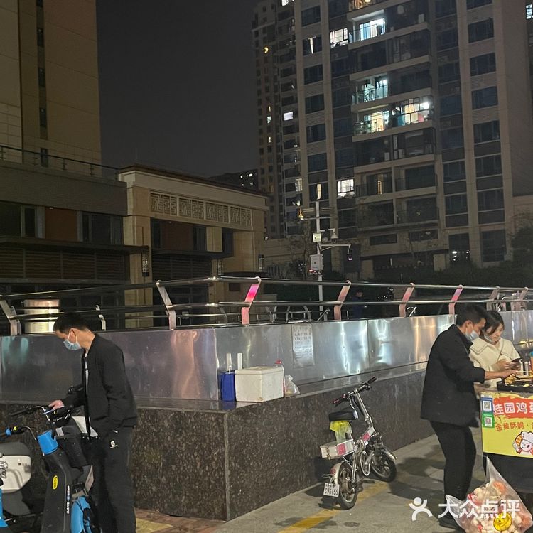 超级nice的老板做的最好吃的鸡蛋汉堡