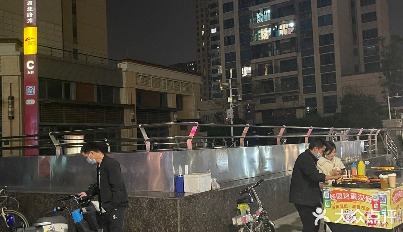 超级nice的老板做的最好吃的鸡蛋汉堡