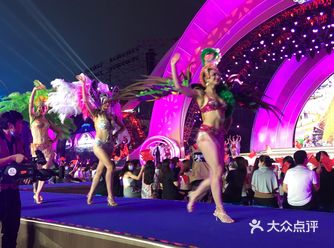 参加青岛国际啤酒节开幕式