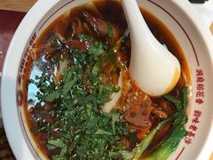 招牌红烧牛肉米粉-呷佬·长沙手工米粉(金沙江路店)
