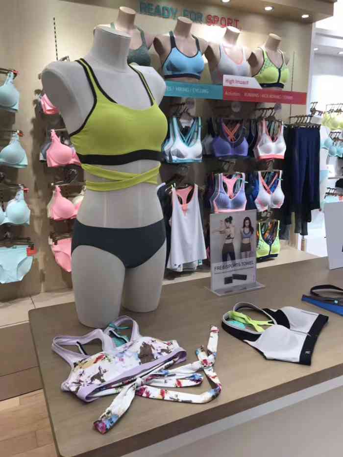 regina miracle-"聚拢,收侧位的赘肉都非常好,杯薄,很舒服.