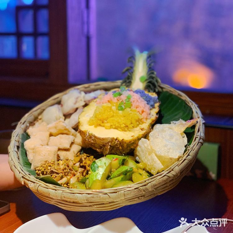 丽江鲜花火锅，我先冲了[胜利][胜利][胜利]