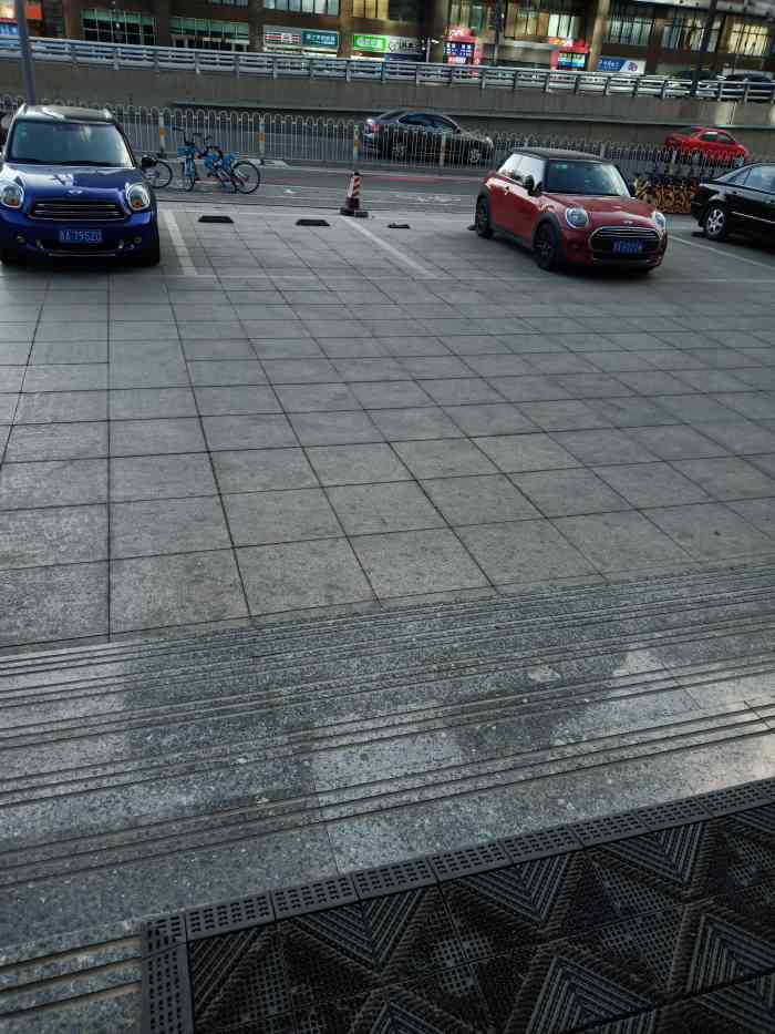 山西信合大厦-停车场-"周边夜景越来越漂亮了实景更好看[鼓掌].