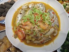 -头上红煨盐鸡乡村食府