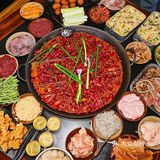 重庆|老巷子居然吃到一头牛 这家火锅绝了！