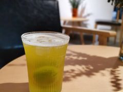 梅子绿茶-旧屋咖啡(海景店)
