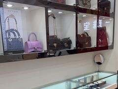 -恒一珠宝·回收黄金钻石奢侈品(灵岩南路店)