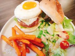 牛肉汉堡-Simple Yummy简单美味(上邦百汇城店)