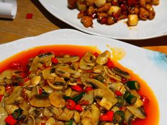 双椒鲜蘑菇-川堂风·跷脚牛肉·乐山爆炒(宝山日月光店)