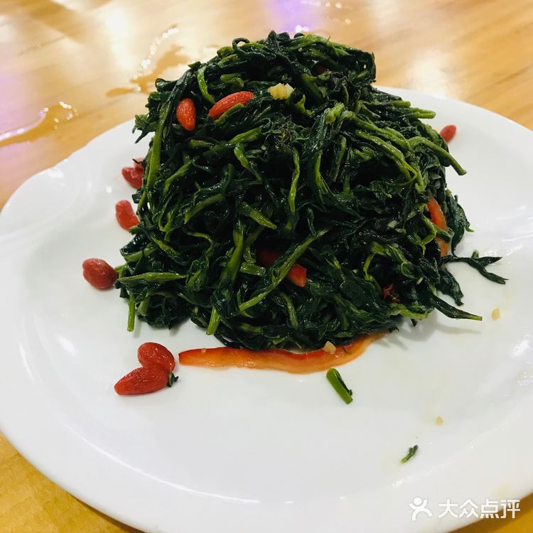 枸杞叶第一次吃，有股清香，棒棒的。这个店在当地很受欢迎