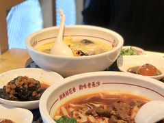 -呷佬·长沙手工米粉(金沙江路店)